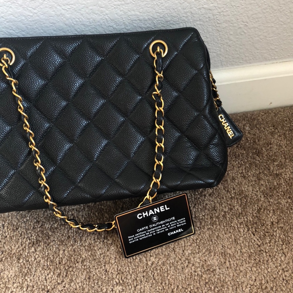 Chanel Caviar quilted tote